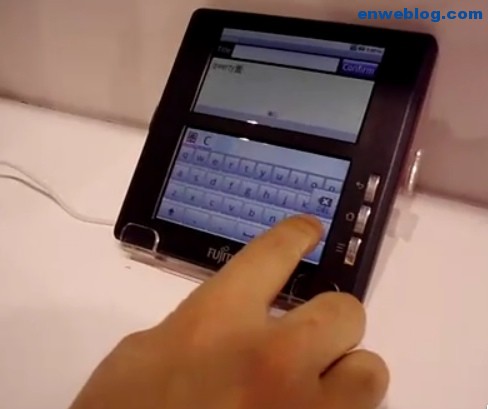 fujitsu-android-phone con pantalla dual2